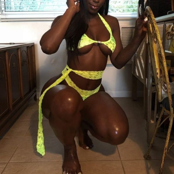 I am bombon an attractive Jamaican elegant sexi smart and very hot. With me you will always have a good time I am very friendly cheerful I listen I like to talk and in bed I am a lioness.